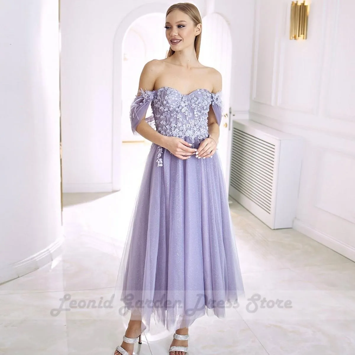 Abiti da ballo color lavanda Sweetheart Tulle Abiti da festa lunghi fino al tè Appliques Abiti da cerimonia nuziale con piume Ve