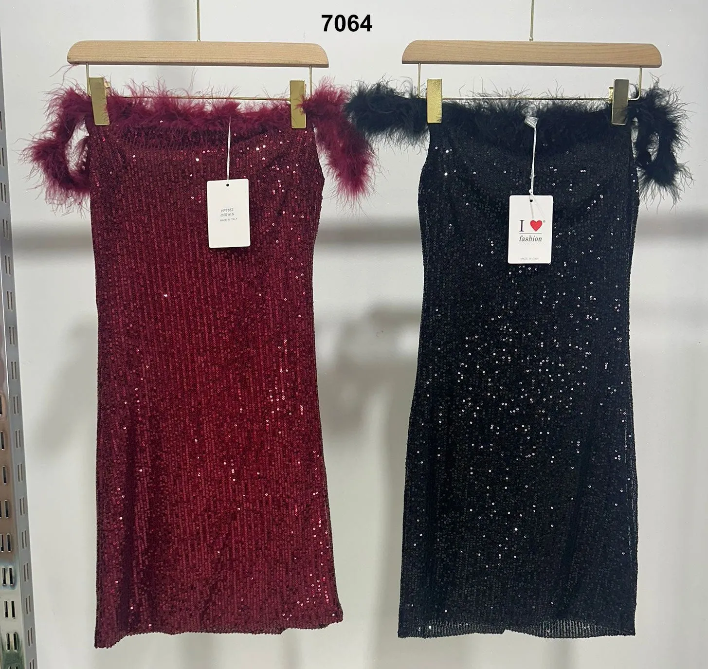 Abito Corto Interamente in Paillettes Scollo con Piume Vestito Sensuale Elegante Cocktail Evento in Rosso o Nero - 7064