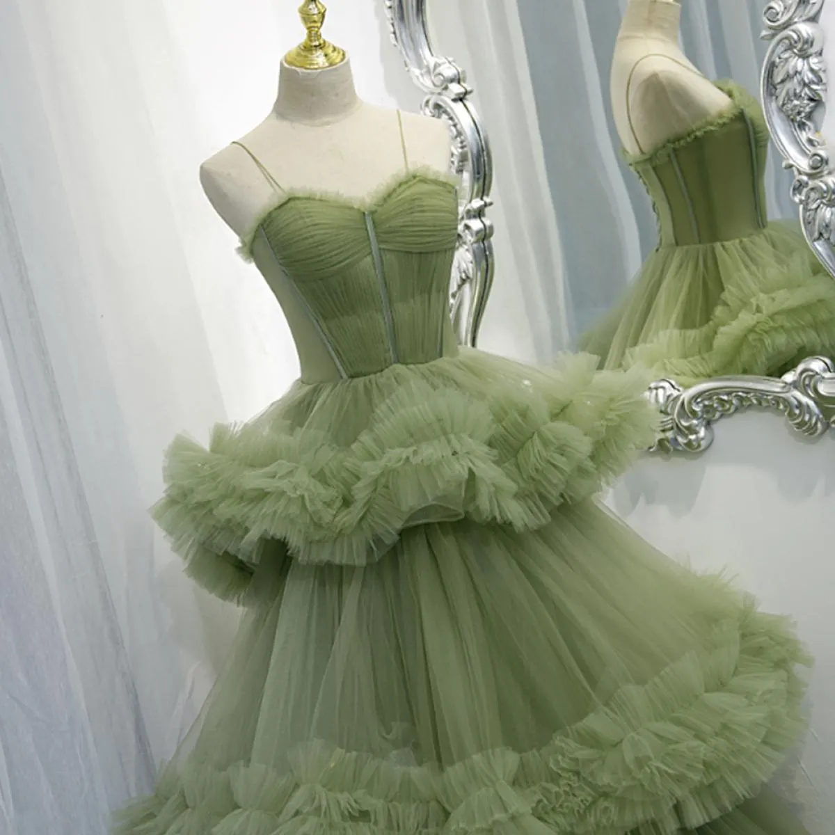 Abito da ballo in tulle verde Abiti da sera a strati Abiti da donna con volant a cuore Abito elegante per donna con lacci sul re