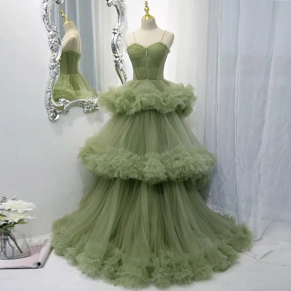 Abito da ballo in tulle verde Abiti da sera a strati Abiti da donna con volant a cuore Abito elegante per donna con lacci sul re