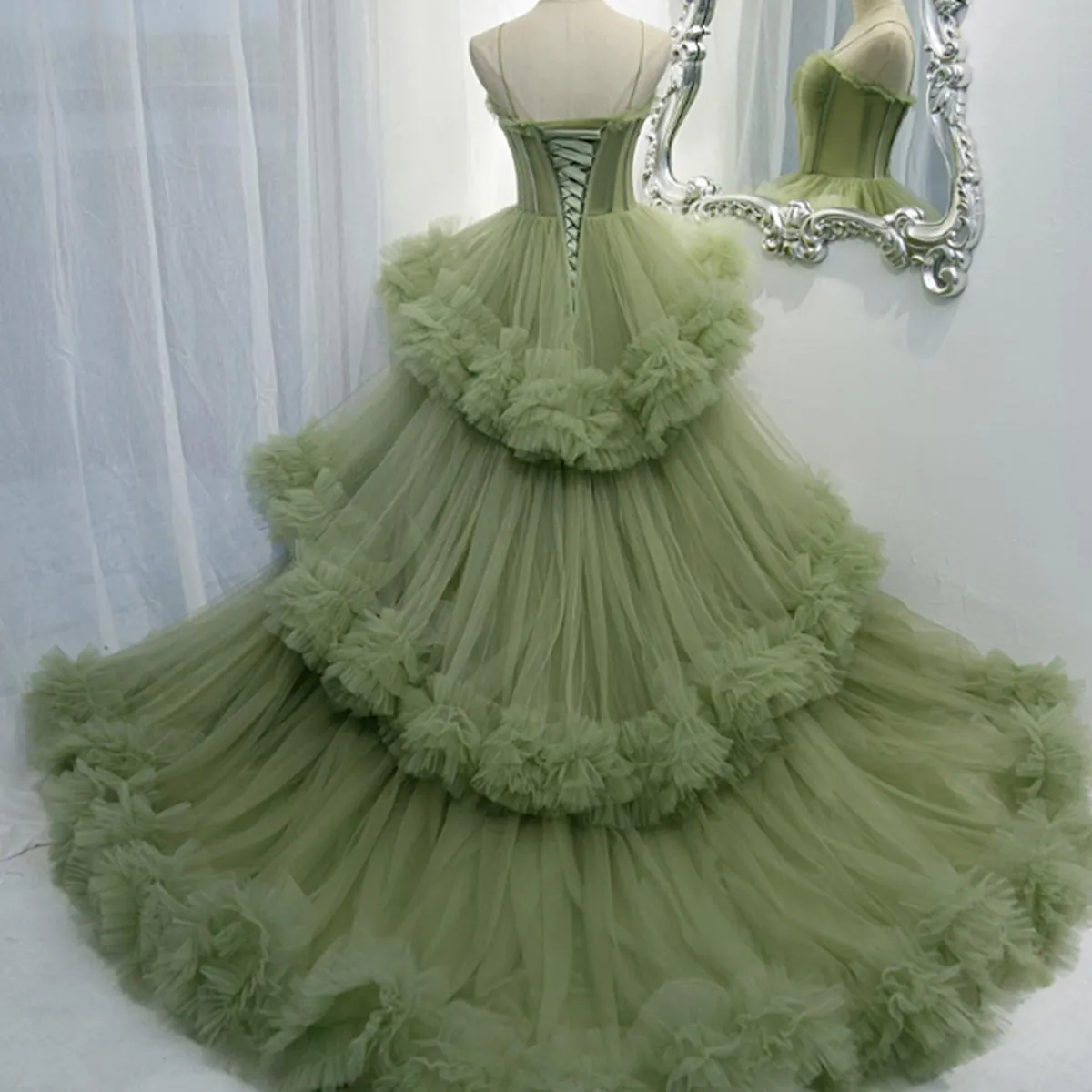 Abito da ballo in tulle verde Abiti da sera a strati Abiti da donna con volant a cuore Abito elegante per donna con lacci sul re