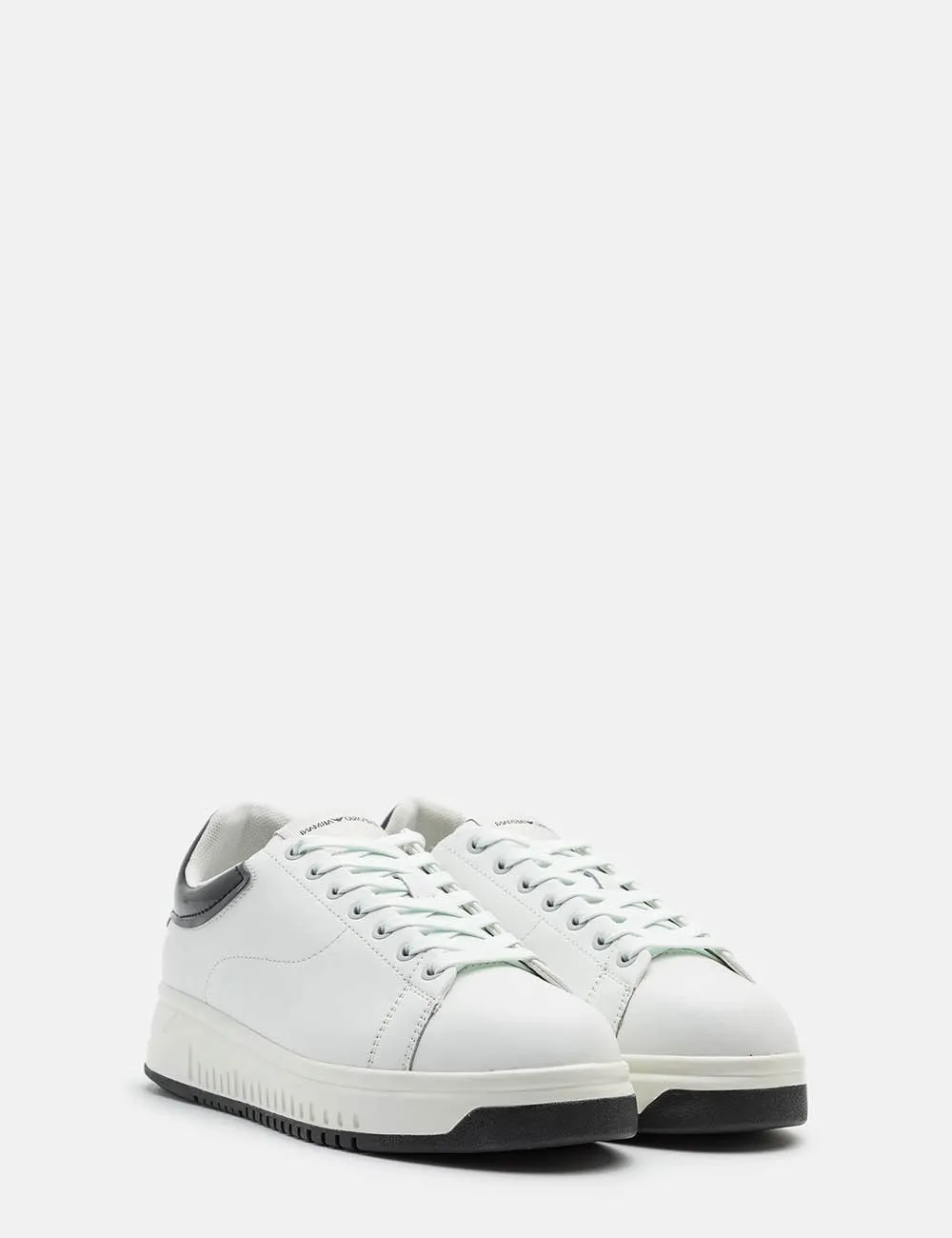 Emporio Armani     Sneakers in pelle soft con retro lucido Bianco/Nero