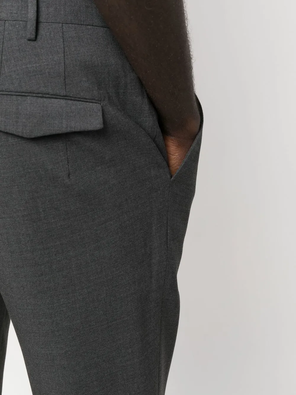 pantalone maserfit grigio scuro pences e risvolto